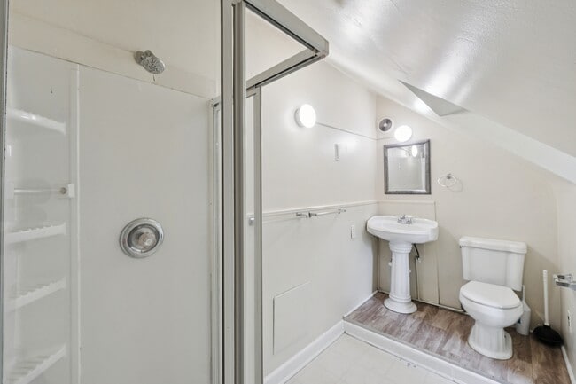 Building Photo - 4811 Calvert Rd