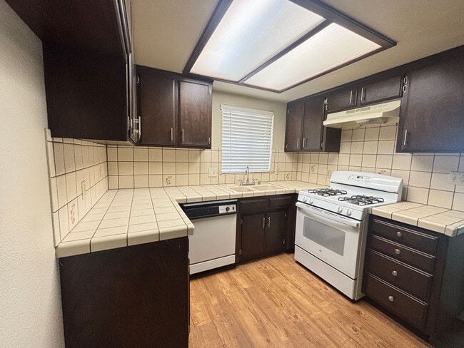 Building Photo - 43301 20th St W