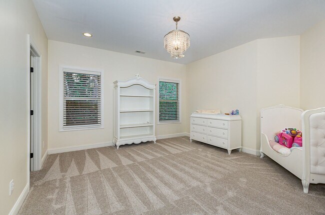 Building Photo - Stunning 5-Bedroom, 5-Bathroom Home with Chef's Kitchen and Luxurious Features
