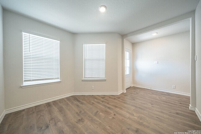 Building Photo - 909 Rolling River