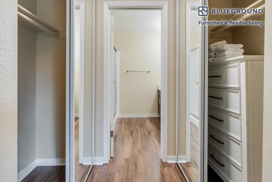 Building Photo - 788 Edgewater Blvd