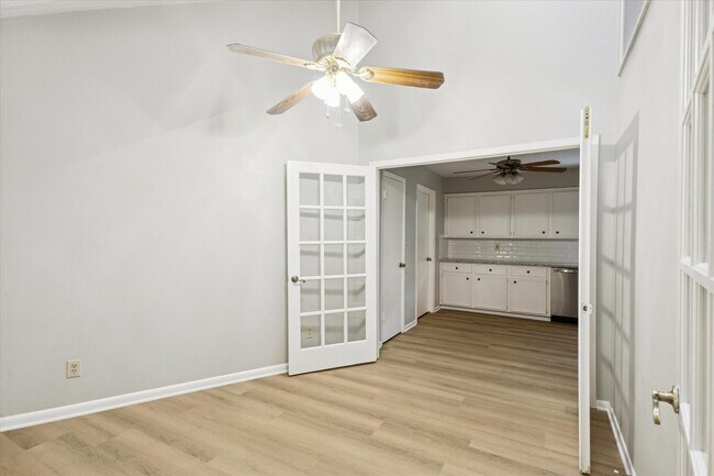 Building Photo - 25903 Long Hill Ln