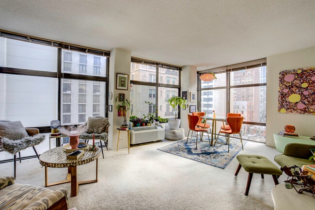 Building Photo - 65 E Scott St