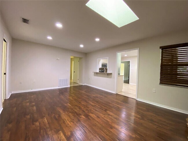 Building Photo - 214 Stevenage Dr