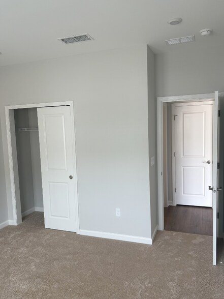 Building Photo - 152 Highpointe Dr