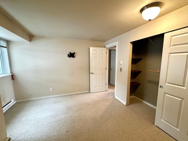 Building Photo - Bellevue Condo: 2BR/2BA Condo with Olympic...