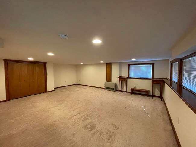 Building Photo - 40 Circle Point Rd