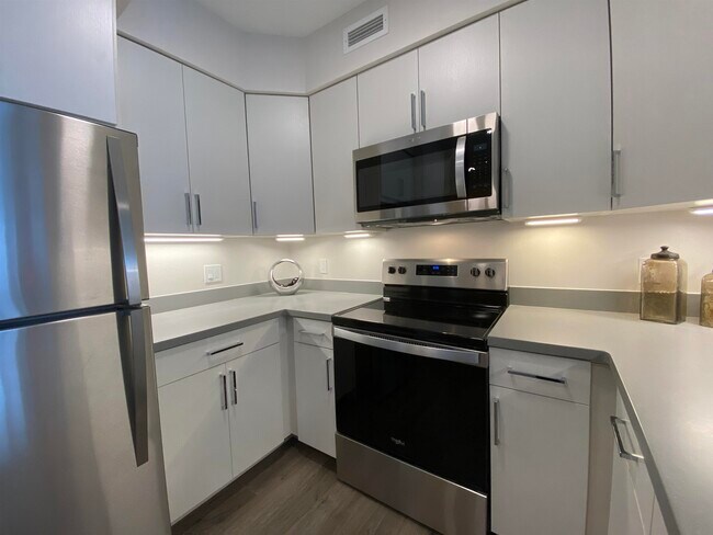 Building Photo - 409 Elm St
