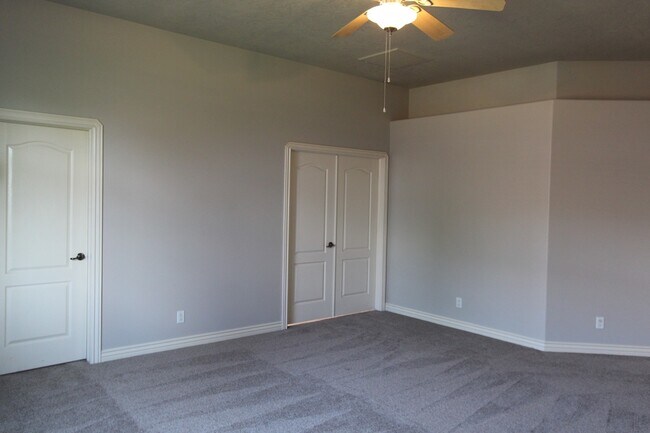 Building Photo - Spacious 3-Bed, 2-Bath Home with Open Floor Plan and Premium Amenities