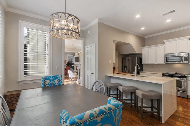 Building Photo - 948 River Breeze Dr