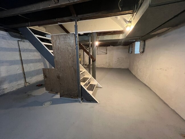 Building Photo - Charming and Updated 3BR Home For Rent in Pittsburgh's Elliot Neighborhood