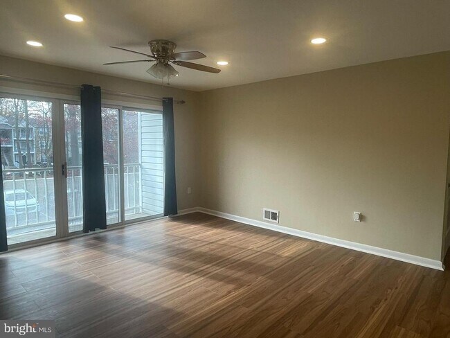 Building Photo - 81 Willow Ct