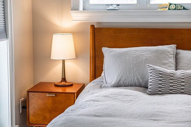 Building Photo - 99 W Circular St