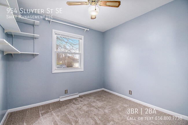 Building Photo - 954 Sluyter St SE