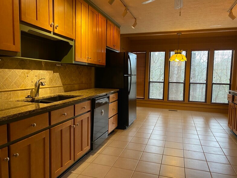 Building Photo - 5100 Forest Mist Dr SE