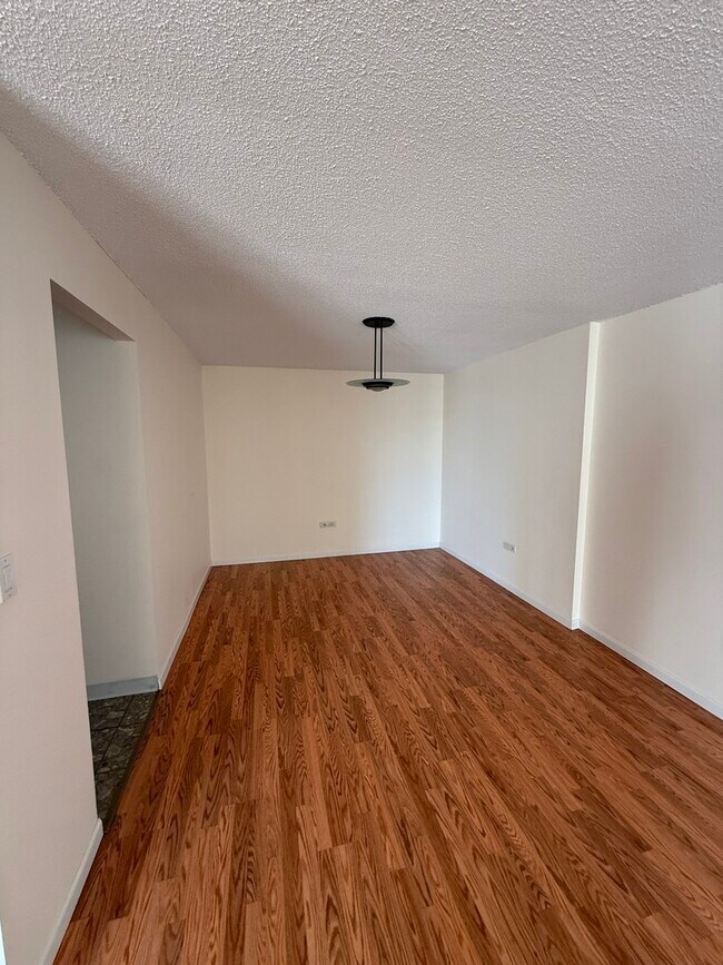 Building Photo - 8809 W Golf Rd