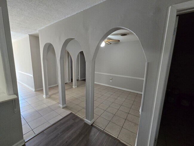 Building Photo - Living Room & Den in Dalraida