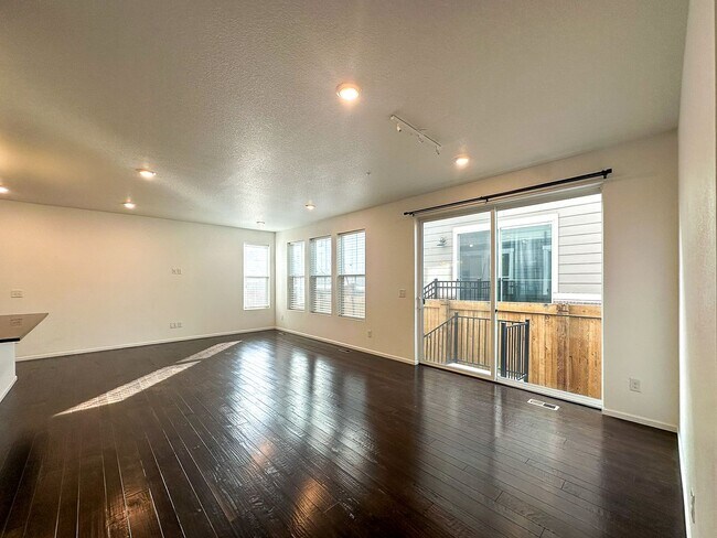 Building Photo - Senderos Creek 3bd paired home