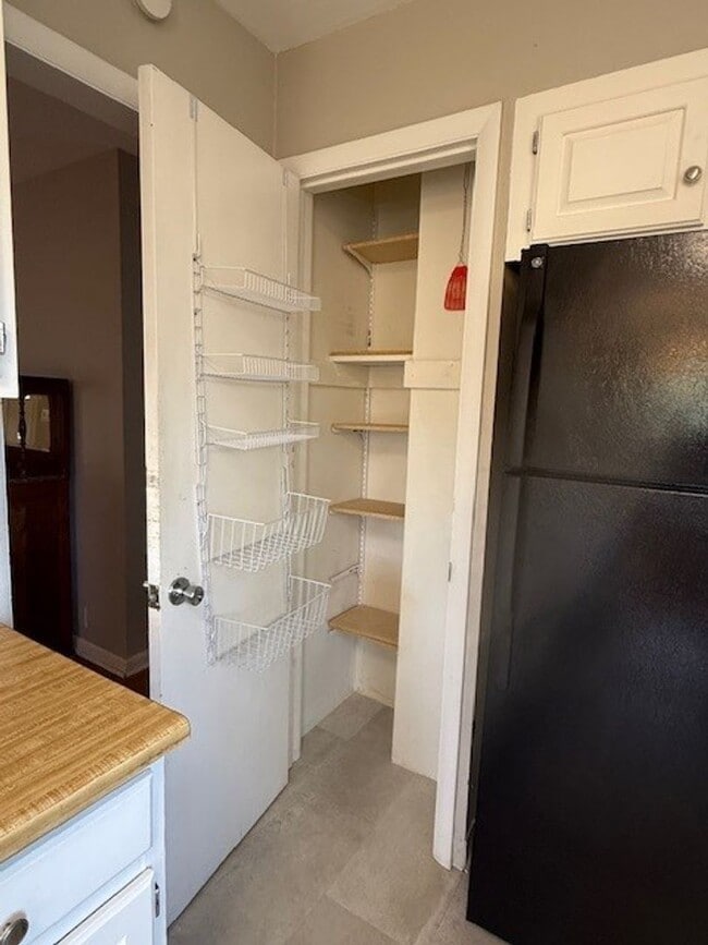 Building Photo - House For Lease