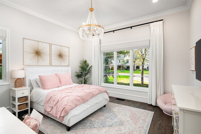 Building Photo - 3537 Villanova St