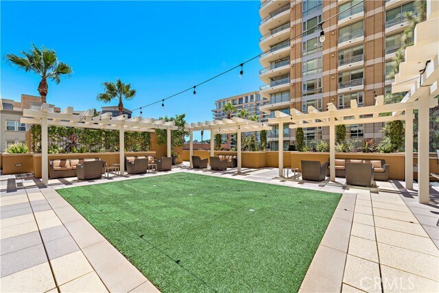 Building Photo - 3052 Scholarship