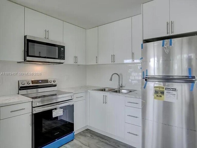 Building Photo - 1335 NE 5th Ave