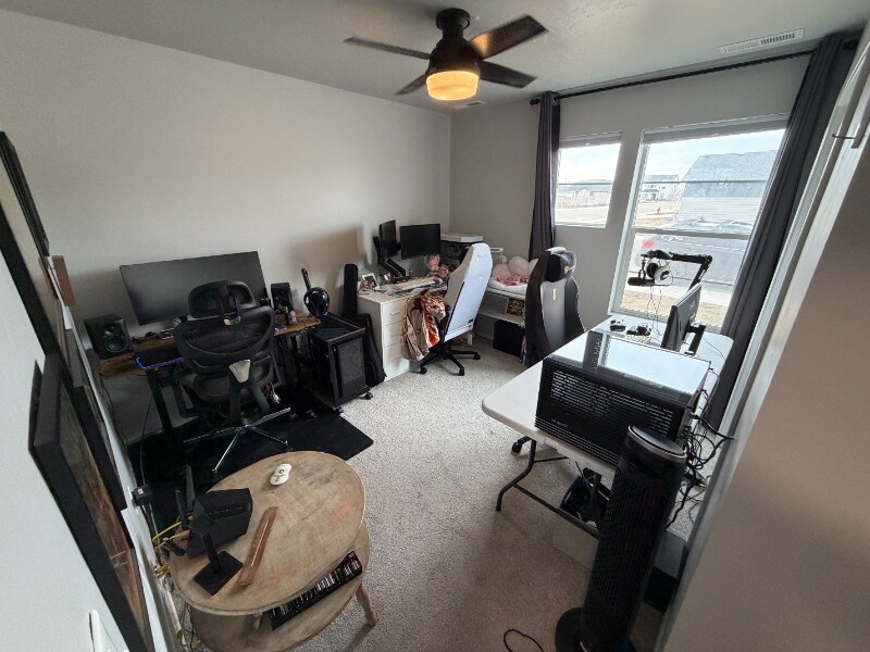 Building Photo - 1840 SW Sparrow Pl