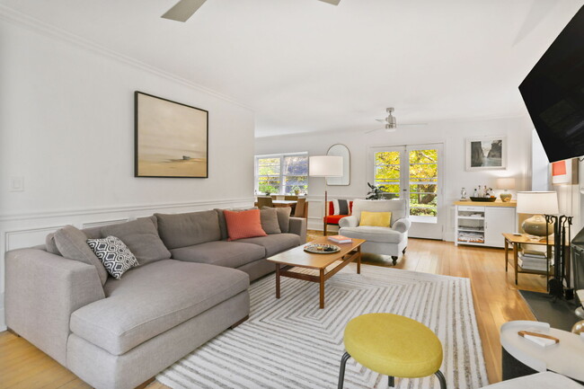 Building Photo - 9 Edgehill Dr