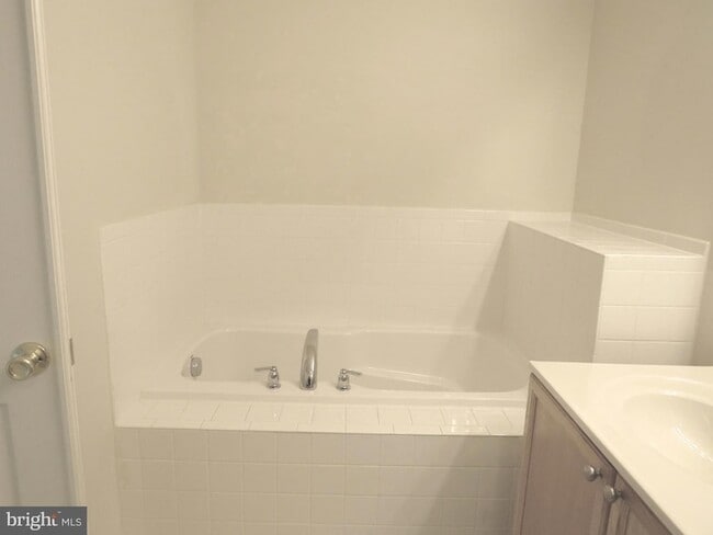 Building Photo - 46 Desert Rose Way