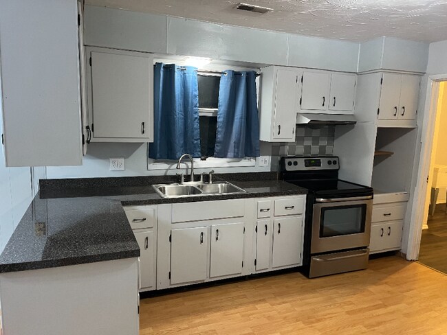 Building Photo - 4078 Rosemount Rd