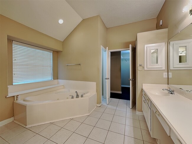 Building Photo - 17302 Lonesome Dove Trail