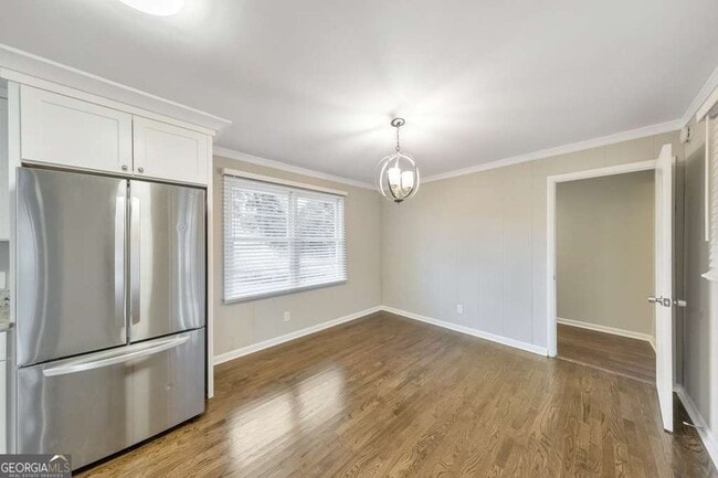 Building Photo - 909 Rosedale Dr