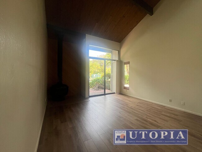 Building Photo - RENT SPECIAL: 50% off 1st months rent if the lease is signed by January 1st! Bright Natural Light...