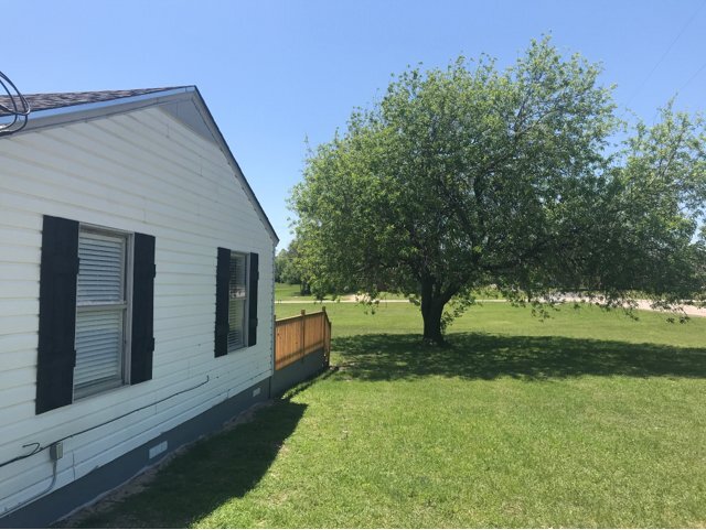 Building Photo - Lorena ISD, 2 bed/1 bath Charming Home