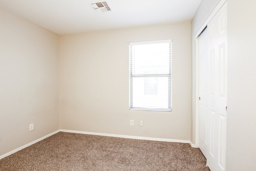 Building Photo - 5422 S Dove Valley