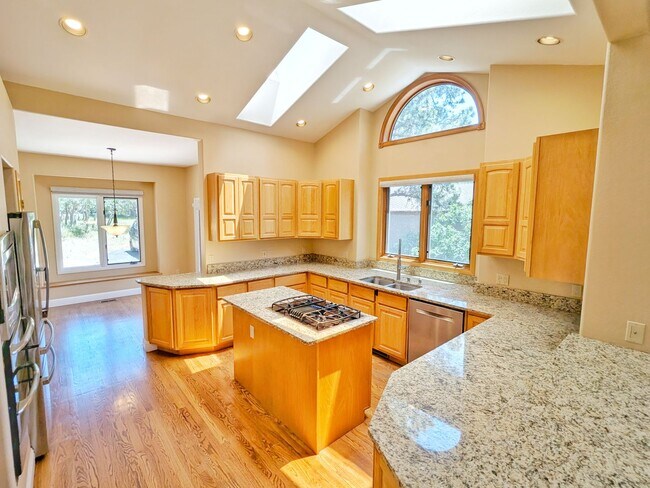 Building Photo - Beautiful Home In Monument