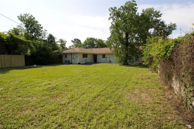 Building Photo - 9307 Linda Vista Rd