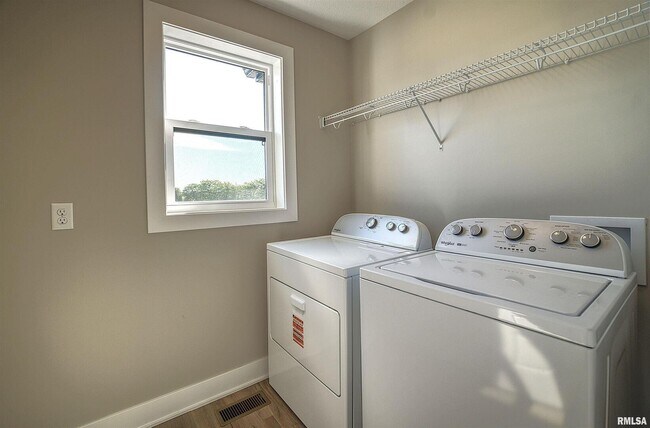 Building Photo - 1008 S 4th St