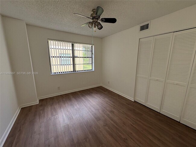 Building Photo - 8444 Shadow Ct