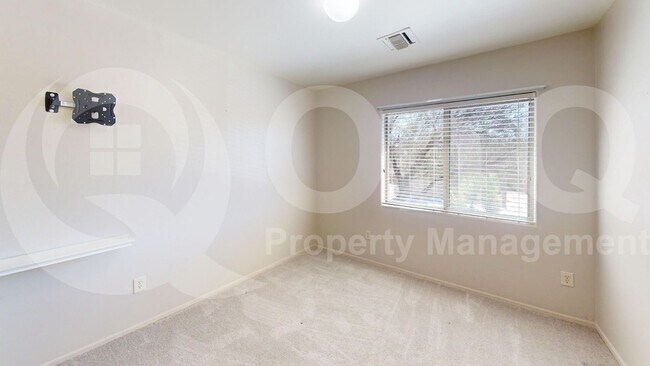 Building Photo - 8353 N Albany Ave