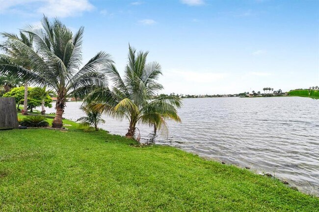 Building Photo - 3138 W Buena Vista Dr