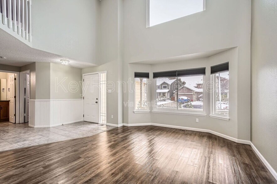 Building Photo - 5742 W 114th Pl