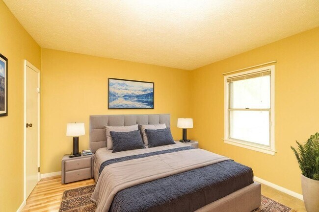 Building Photo - 461 Averill Ave