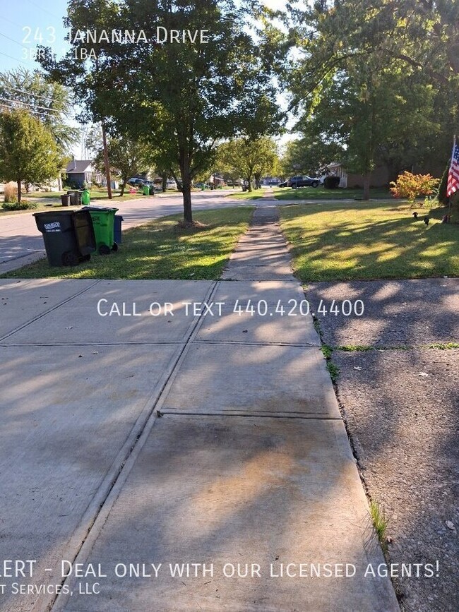 Building Photo - Charming 3 Bed 1.5 Bath with Fenced Yard &...