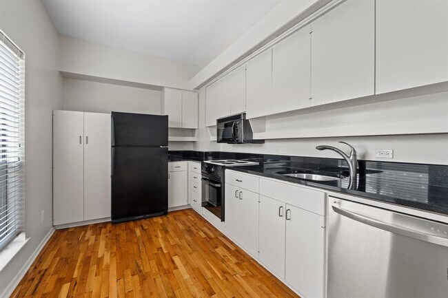Building Photo - 409 E 38th St