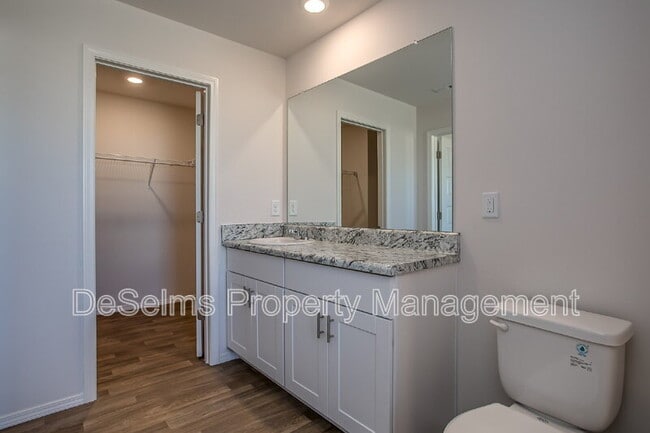 Building Photo - 2206 Yearling Dr