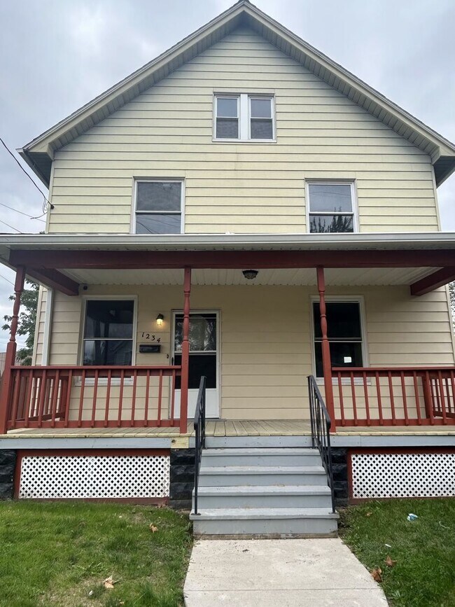 Building Photo - Beautifully Remodeled 3-Bed, 2-Bath Home with Modern Updates