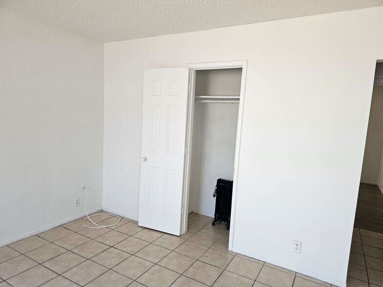 Building Photo - 2428 Statz St