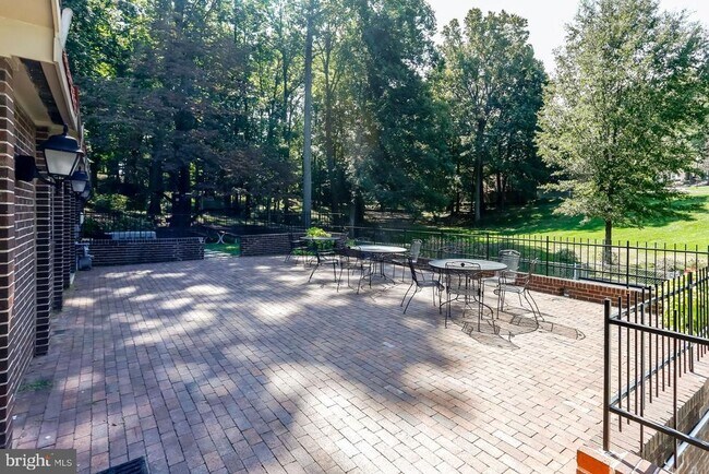 Building Photo - 8326 Darlington St