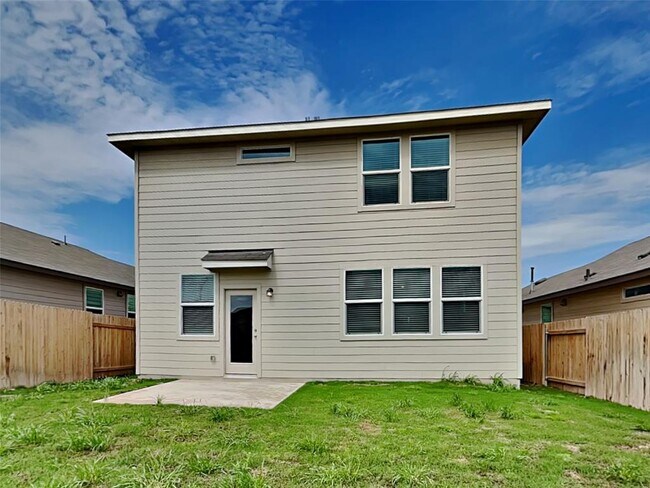 Building Photo - 5121 Saddle Clb Dr
